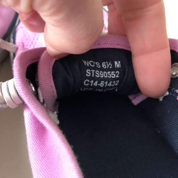 Lilac colored Sperry shoes. Perfect for spring 💜 - Picture 6 of 6